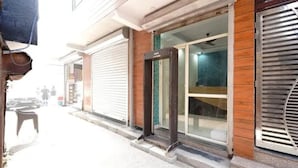 Property entrance - Fabhotel Aaradhya Residency (New Delhi)