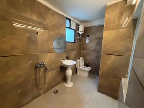 Bathroom - Fabhotel Royal Inn Ii (New Delhi)