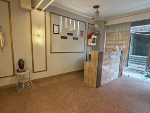 Reception - Fabhotel Royal Inn Ii (New Delhi)