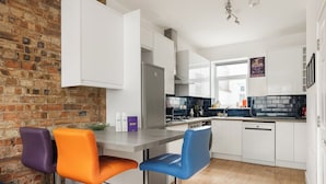 Unclassified image, 5 of 16, button - New! Modern 2BR Flat | Forest Gate (Greater London)