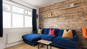 Unclassified image, 4 of 16, button - New! Modern 2BR Flat | Forest Gate (Greater London)