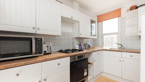 Unclassified image, 5 of 15, button - New! Inviting 1BR Flat in Woolwich (Greater London)