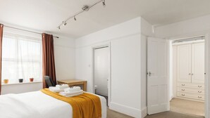 Unclassified image, 2 of 15, button - New! Inviting 1BR Flat in Woolwich (Greater London)