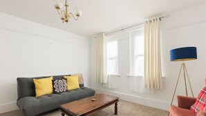 Unclassified image, 4 of 15, button - New! Inviting 1BR Flat in Woolwich (Greater London)