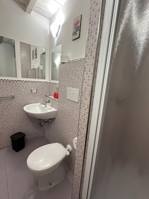 Shower - Marcelina vaticans rooms (Roma)