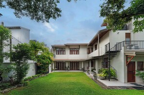 A two-story residential building with a covered patio, a small garden, and a staircase leading to an upper level. - Garden Villa for 10 people with 5 Spacious Bedrooms - Heart of Colombo (Colombo)