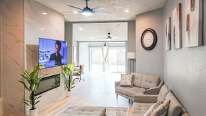 House, Patio, Garden View | Ruang tamu