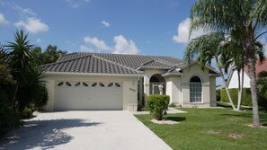 Exterior - Beautiful Vacation Home with Saltwater Pool, Lake View and SW Exposure (Naples)