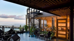 Outdoor dining - Park View Stay (Malé)