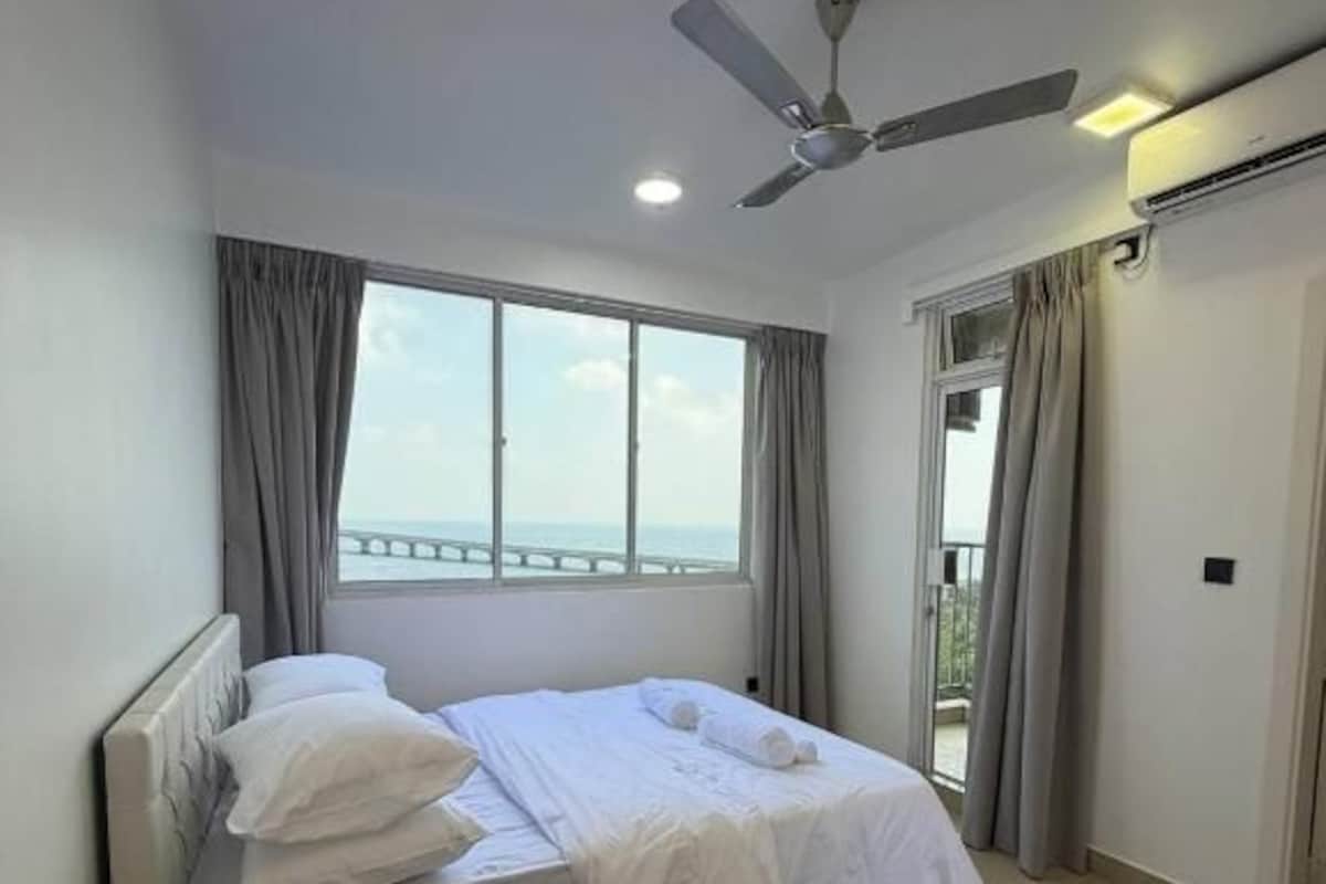 Double Room, Balcony, City View | Iron/ironing board, WiFi (free)
