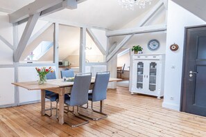 Dining - Vlatten Manor House - Under the Roof (Heimbach)