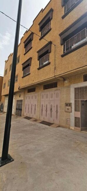 Exterior - Spacious 189 m² Apartment in Downtown Oujda with Garage (Oriental)