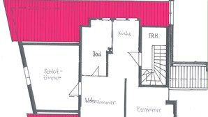 Planta baixa com cômodos identificados, incluindo cozinha, banheiro e sala de estar.