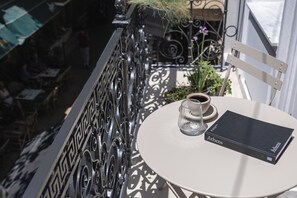 A round table with a book titled 'Athens' and a glass of coffee. - Nouar (Athina)