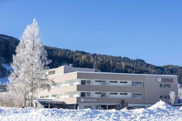A modern building with a flat roof and a sign for 'Apparthotel.' - Apartment in Radstadt with swimming pool (Radstadt)