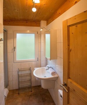 Bathroom - Cabin in Annaberg with swimming pool (Annaberg)