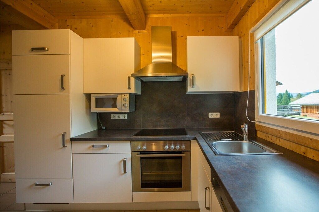 Wasserkocher mit Kaffee-/Teezubehör, Kühlschrank, Mikrowelle, Ofen