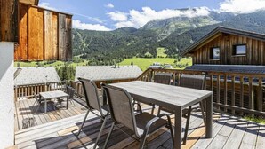 Outdoor dining - Cabin in Annaberg with swimming pool (Annaberg)