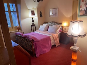 A bedroom with a bed, bedside tables, a lamp, a window, and a wall clock. - 18TH-CENTURY CLAIREFONTAINE GARCHIZY CASTLE (Garchizy)