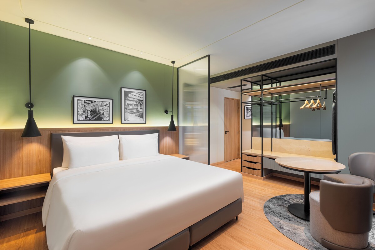 Deluxe Room | Premium bedding, down comforters, memory foam beds, desk