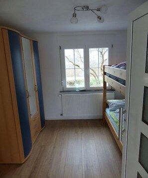 Room - Holiday apartment with 2 bedrooms (Mühlhausen-Ehingen)