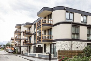A multi-story hotel with balconies, stone facade, and a clear view of the street. - Apartment in Fügen with swimming pool (Fügen)