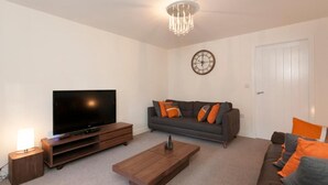 Living area - dbs Serviced Apartments - The Townhouse (Castle Donington)