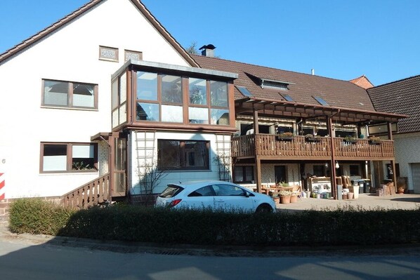 Unclassified image, 1 of 22, button - ||------------------------House-in-the-curve------------------|| (Halle-Dohnsen)