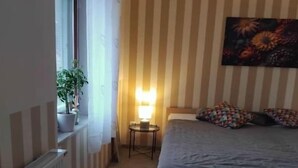 Unclassified image, 2 of 22, button - ||------------------------House-in-the-curve------------------|| (Halle-Dohnsen)