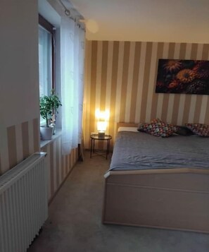 Unclassified image, 2 of 22, button - ||------------------------House-in-the-curve------------------|| (Halle-Dohnsen)