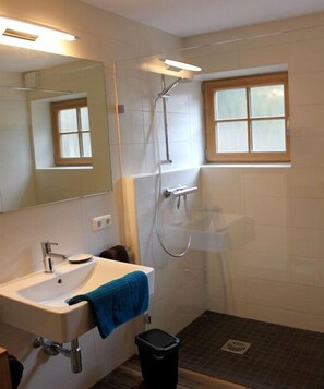Bathroom - Grünau on the ground floor (Schönau am Königssee)