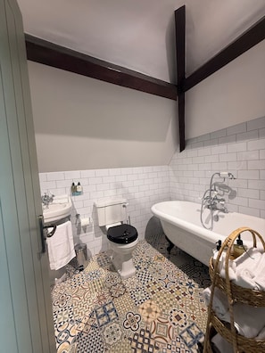 Luxury Double Room, Hill View | Bathroom - The Bear  (Tattenhall)