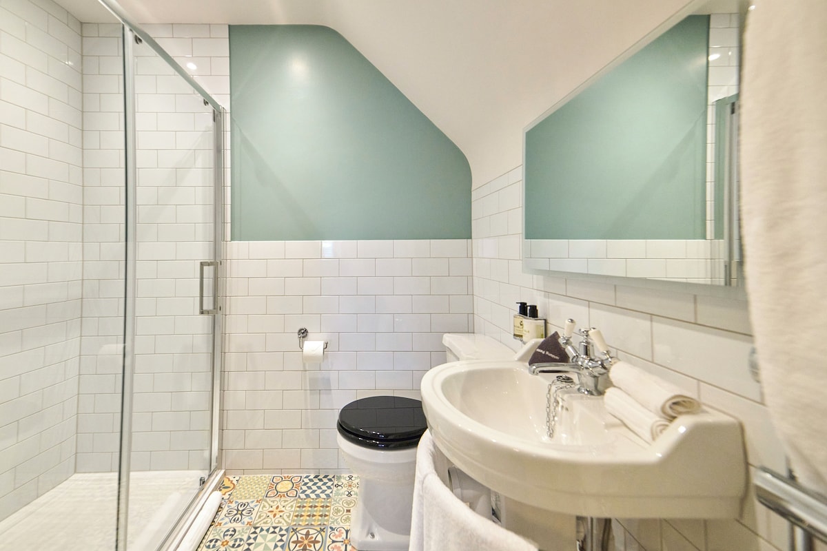 Deluxe Double or Twin Room, Garden View | Bathroom