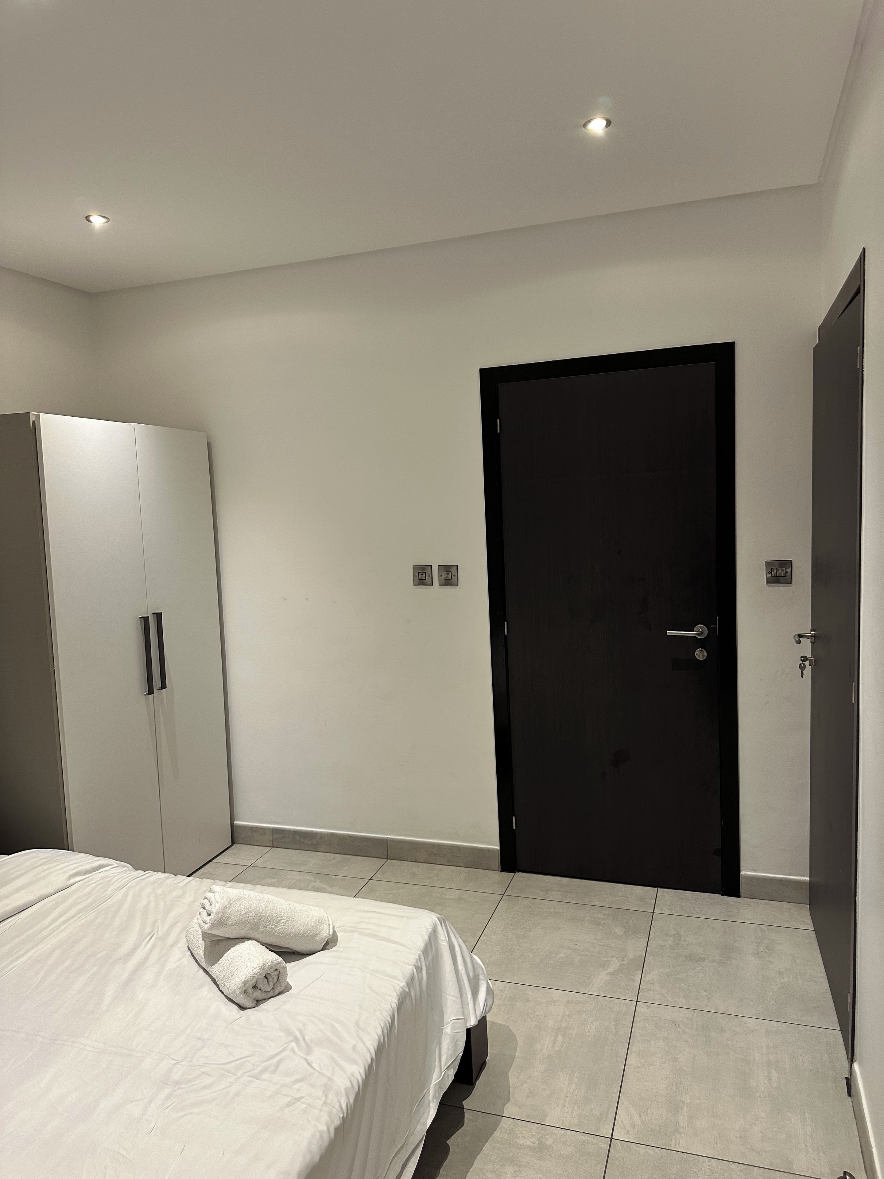 Deluxe Studio Suite, Non Smoking | Desk, laptop workspace, iron/ironing board, WiFi (free)