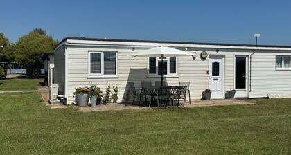 3-bed Camber Sands Cabin - Pool - Parking - Pets