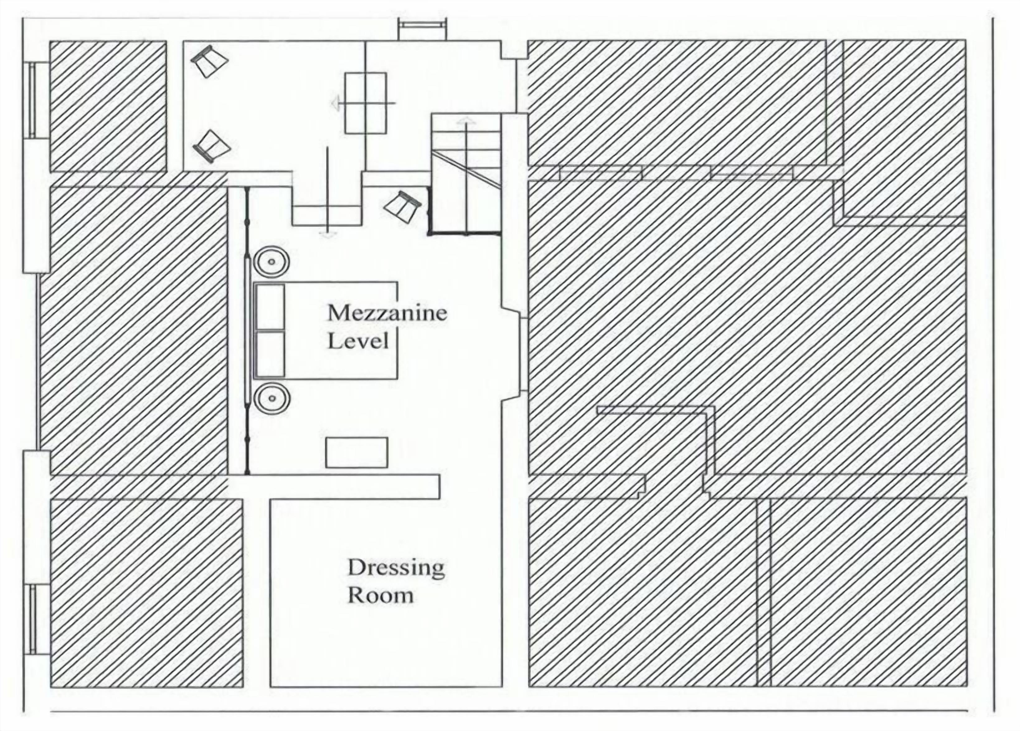Planta baixa com um closet, um mezanino e diversos cômodos.