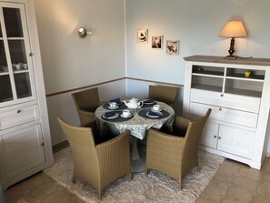 Dining - Vrbo Property (Dornumersiel)