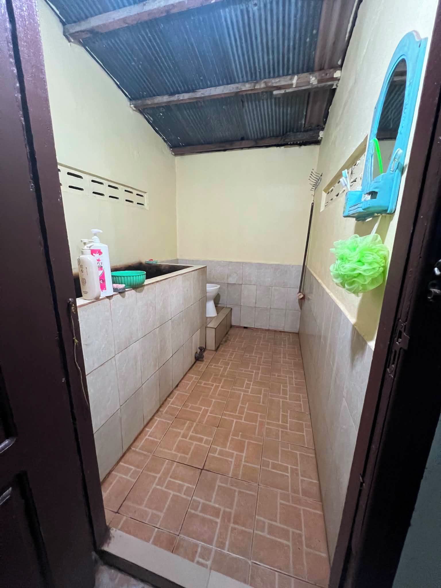 Basic House | Bathroom | Shower, slippers, towels, soap
