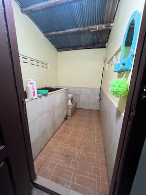 Bathroom - Chez Pierre Homestay (Siem Reap Province)