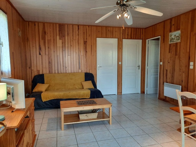 Quiet Country Cottage, With Many Tourist Attractions Nearby - Lot