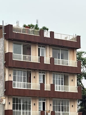 Unclassified image, 2 of 6, button - We are in Budget Hotel 5Min from metro stations and many corporates with comfort (Noida)