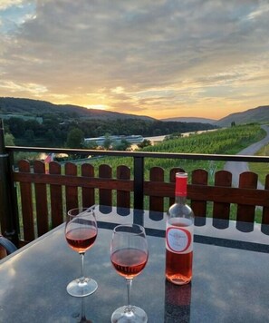 Outdoor dining - Holiday apartment with 2 bedrooms (Graach)