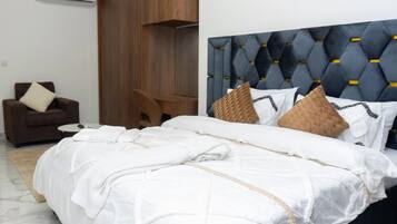 Apartment, 2 Bedrooms, Non Smoking | Desk, laptop workspace, iron/ironing board, WiFi (free)