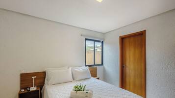 Basic Apartment | 3 bedrooms, WiFi (free), bed sheets