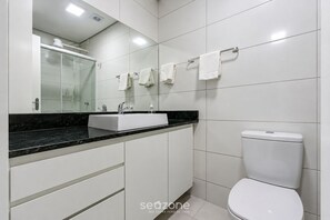 Bathroom - Decorated Studio Facing the Lagoon Sdr009 (Florianópolis)