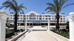 Exterior - Hurghada Hub 2BR Pool View + Aqua Park Access (Red Sea Governorate)