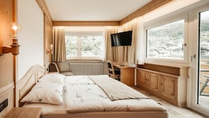 Dreibettzimmer, 1 Doppelbett und Schlafsofa, Balkon, Bergblick