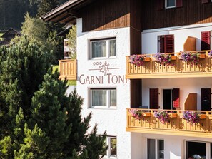 A building with a sign reading 'Garni Ton' and balconies with flower boxes. - Garni Toni (Castelrotto)
