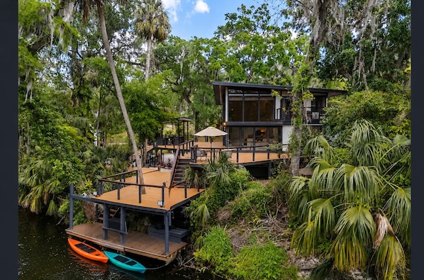Exterior - LUXURY RIVERFRONT VACATION HOME IN FLORIDA (Brandon)