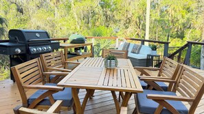 Outdoor dining - LUXURY RIVERFRONT VACATION HOME IN FLORIDA (Brandon)